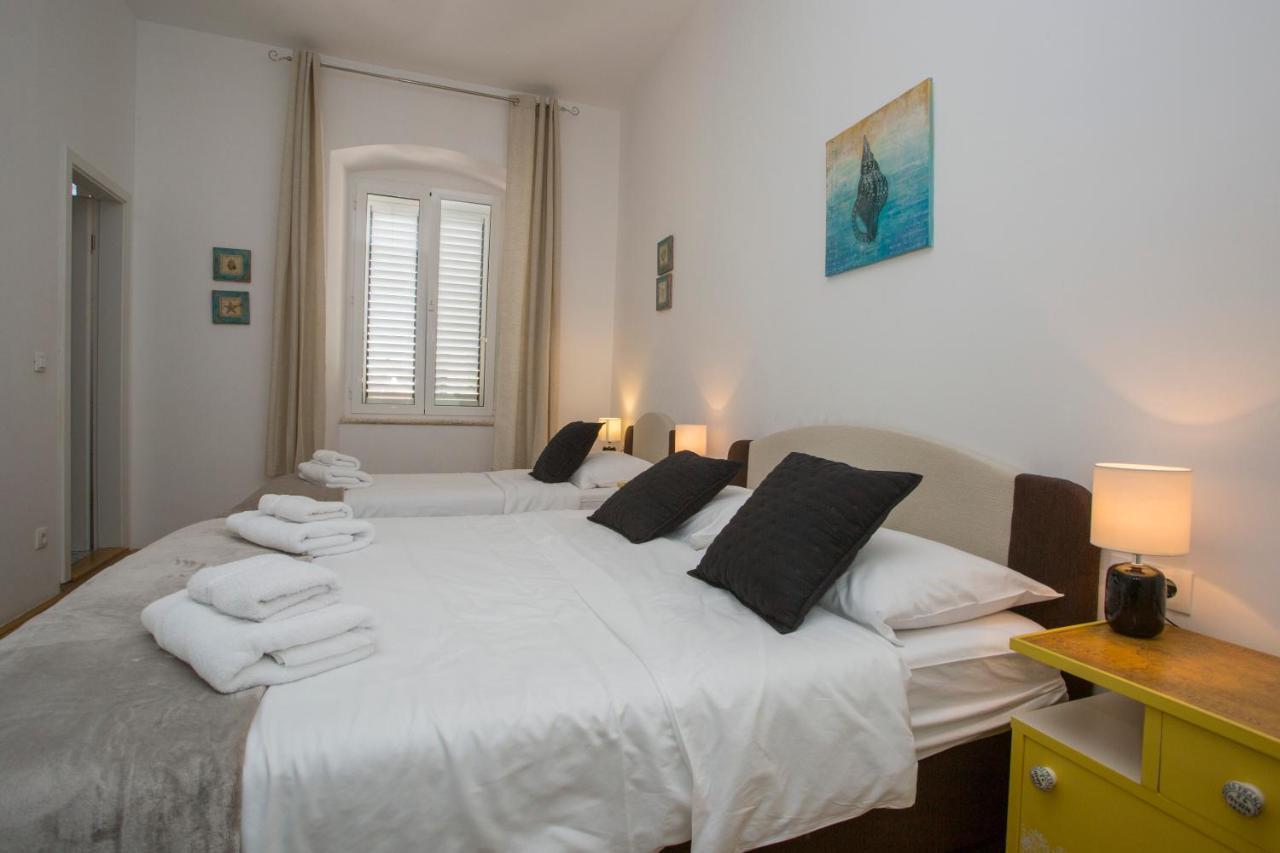 Town Place Apartment Split Exterior foto