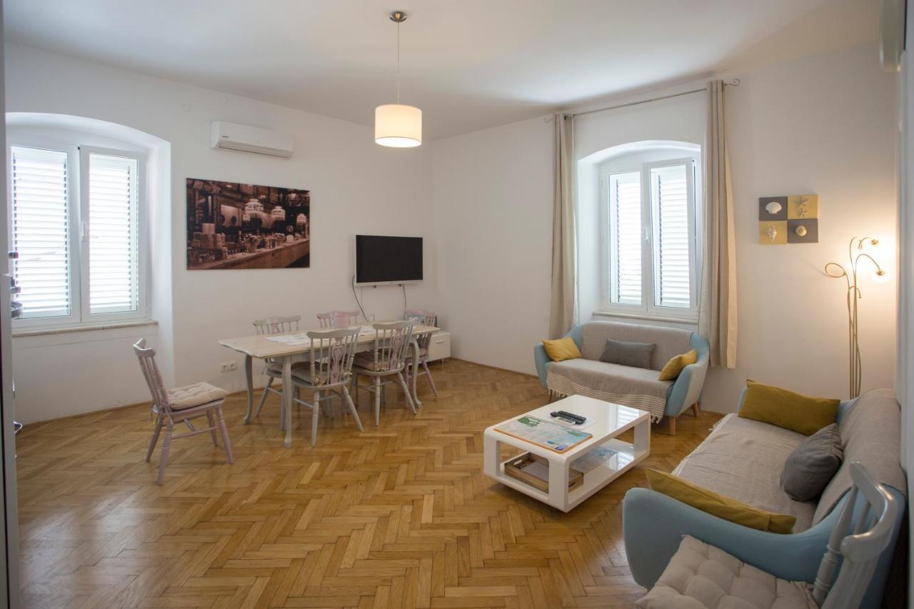 Town Place Apartment Split Exterior foto